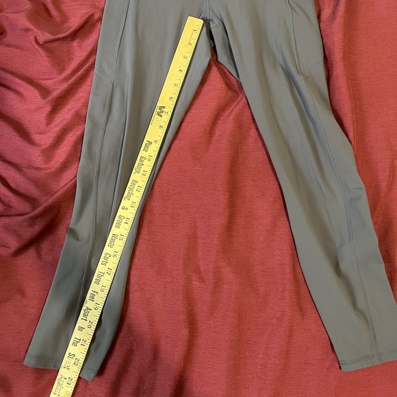 *SOLD* Fabletics Oasis High Waisted Pocket 7/8 Leggings; Size M; Color Shadow - Picture 6 of 8